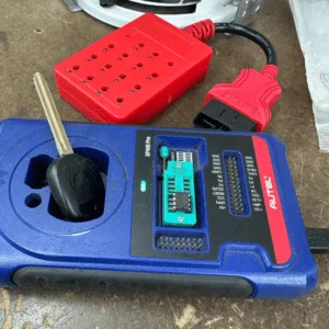 Transponder cloning and programming device